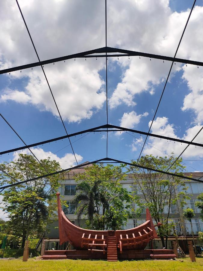 Ramada By Wyndham Yogyakarta Hotel Sleman  Ngoại thất bức ảnh