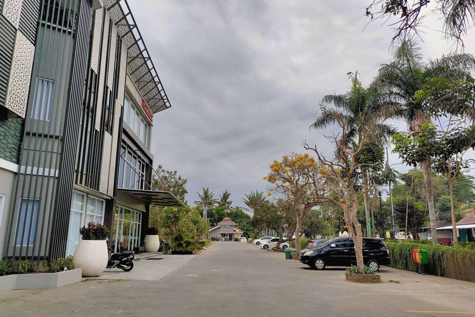 Ramada By Wyndham Yogyakarta Hotel Sleman  Ngoại thất bức ảnh