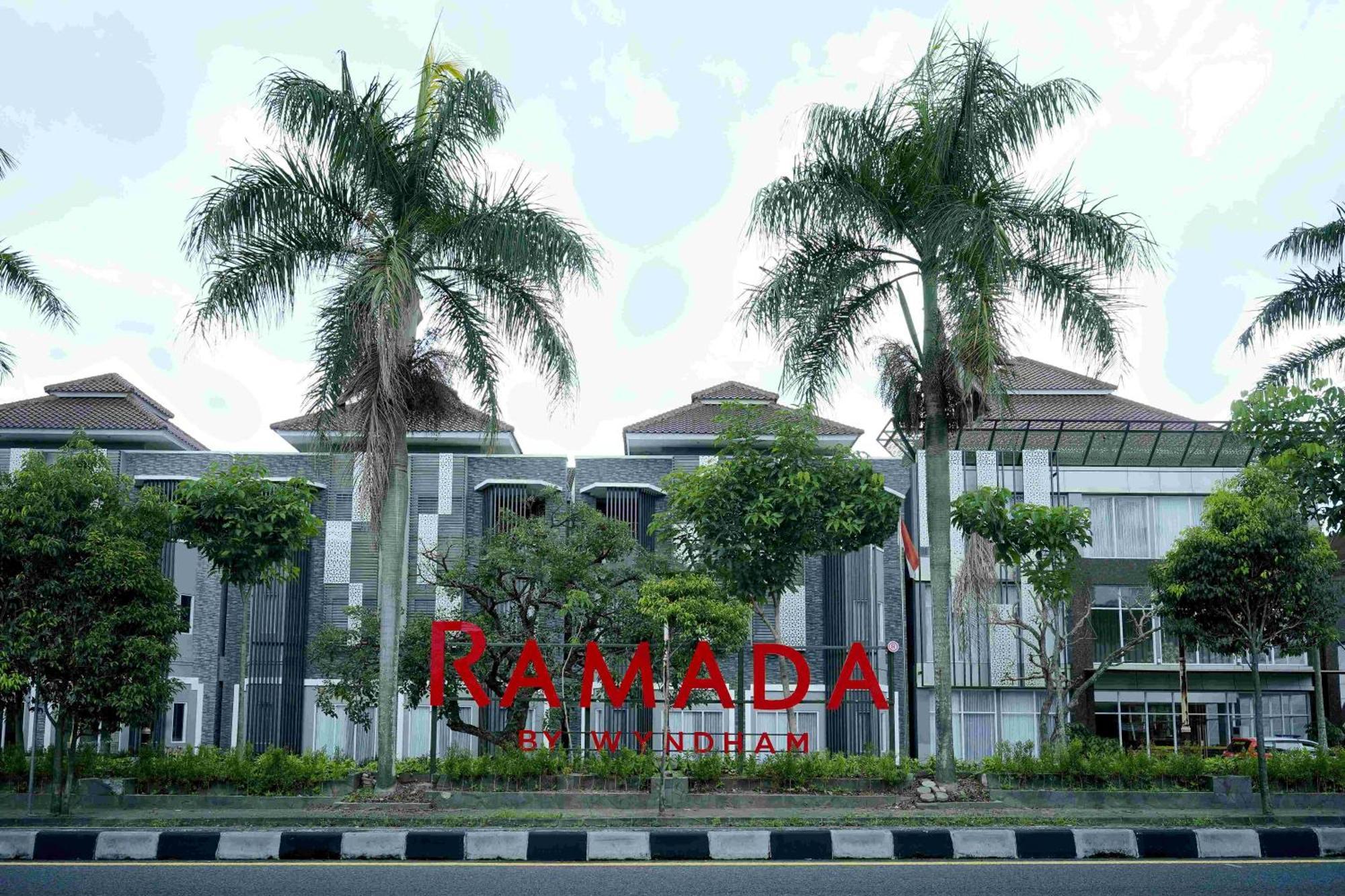 Ramada By Wyndham Yogyakarta Hotel Sleman  Ngoại thất bức ảnh